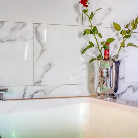 D'amour Jacuzzi Bordeaux Parking *