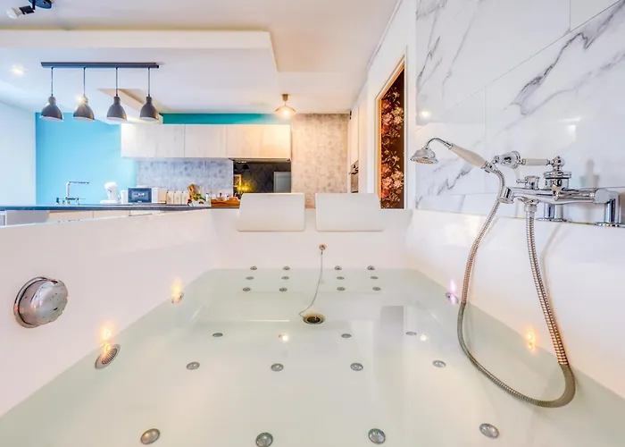 D'amour Jacuzzi Bordeaux Parking Apartment *